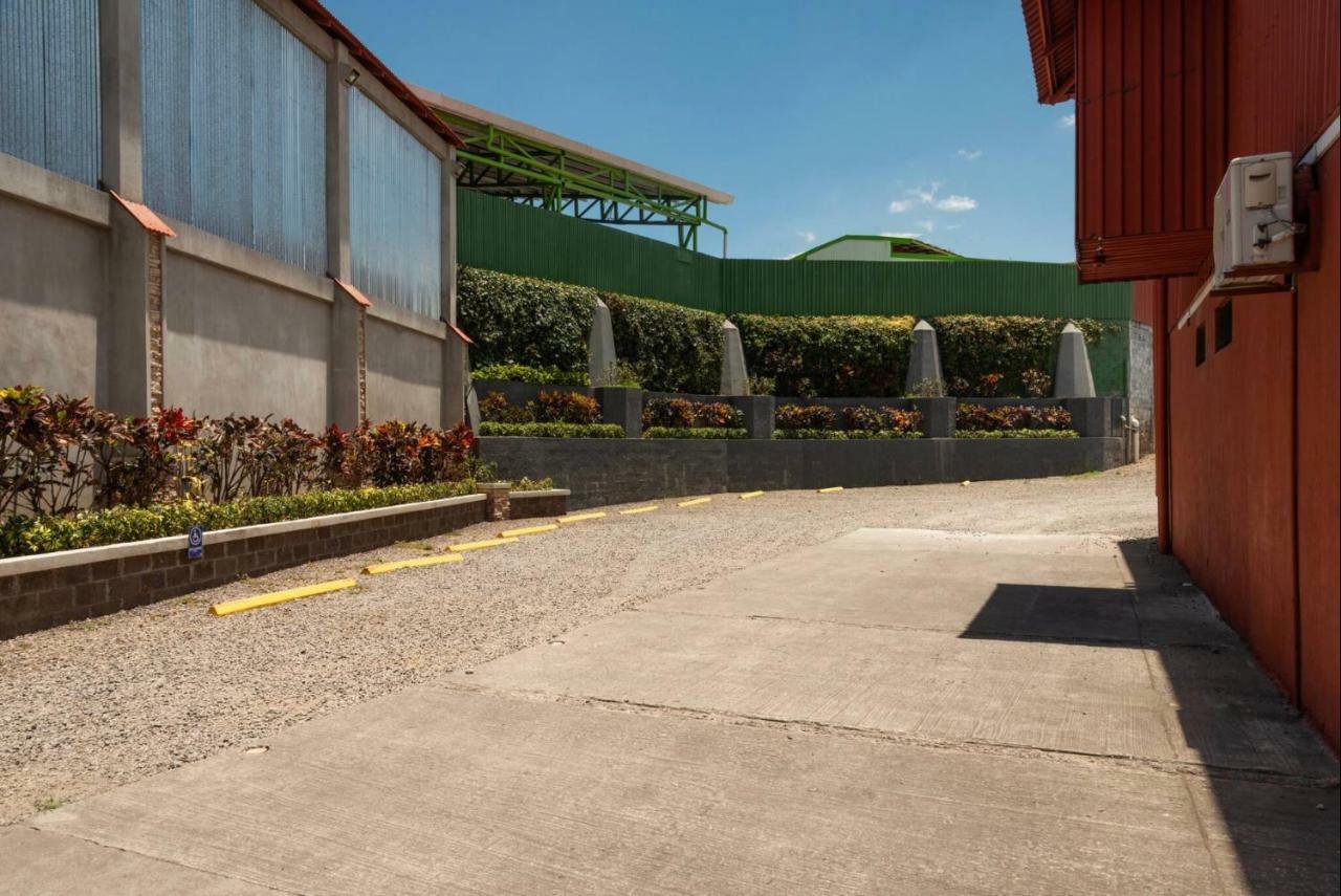 Prado Inn & Suites San José Exterior foto
